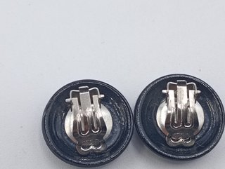 Pendientes de clip negros facetados