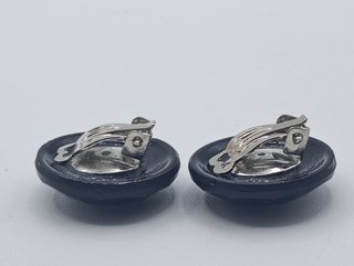 Pendientes de clip negros facetados