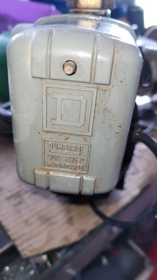Bomba de agua con presurizador