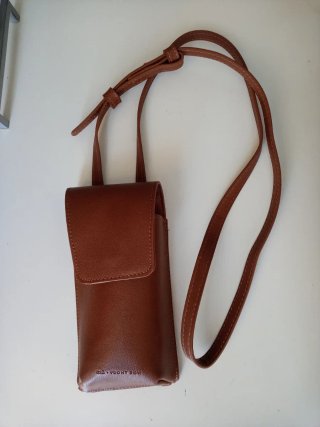 Bolso bandolera/móvil o gafas FRONT ROW marrón