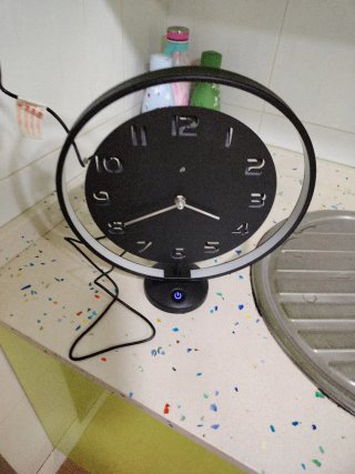 Reloj moderno con luz LED