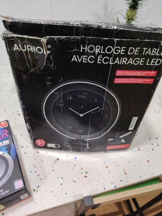 Reloj moderno con luz LED