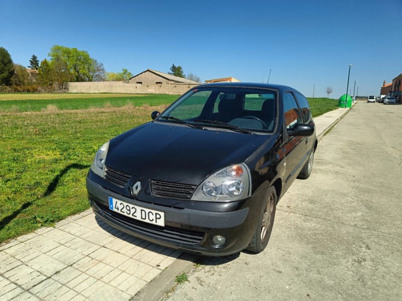 Renault Clio 2004 - foto 1