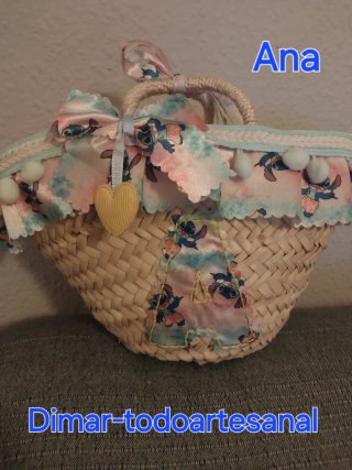 Capazo personalizado niña A Stitch