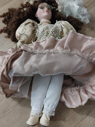 Bambola in ceramica