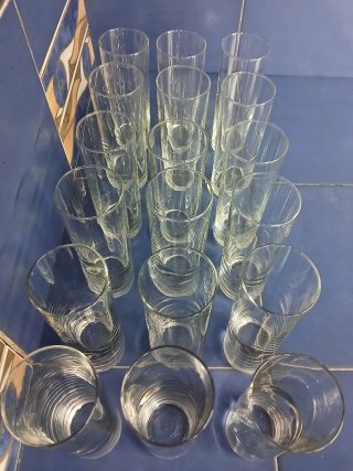 18 vasos  tubo cristal. Diametro 6 cm.Altura 16cm