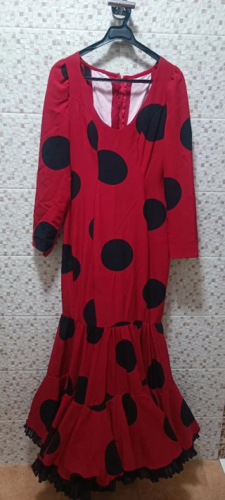 Traje de flamenca rojo lunares negros