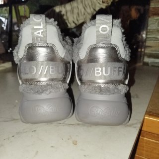 Zapatillas Buffalo Teddy Grises y Plateadas