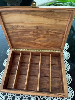 Caja de madera de olivo de Jerusalén