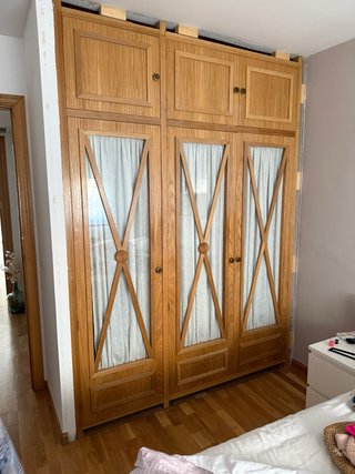 Frente de armario de madera de roble con cristal