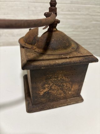 Molinillo de café antiguo de madera