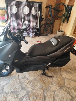 Yamaha XMAX 300 - Maxi Scooter Automática