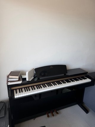 Piano Yamaha Arius