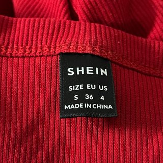Top rojo halter crop