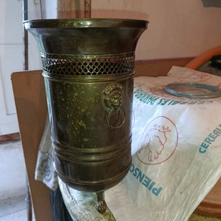 Paragüero antiguo de metal