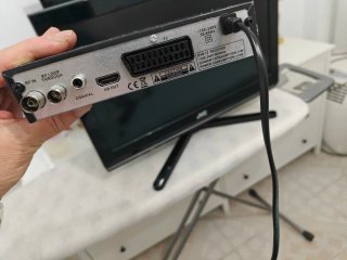TDT con mando y cables