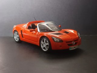 Opel Speedster scala 1:18