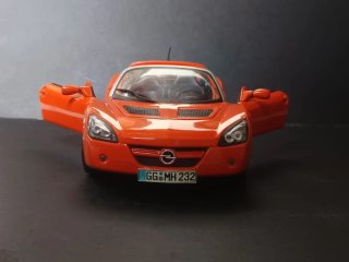 Opel Speedster scala 1:18