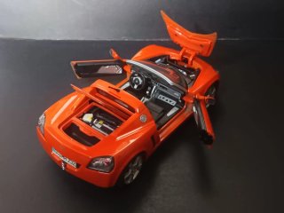 Opel Speedster scala 1:18