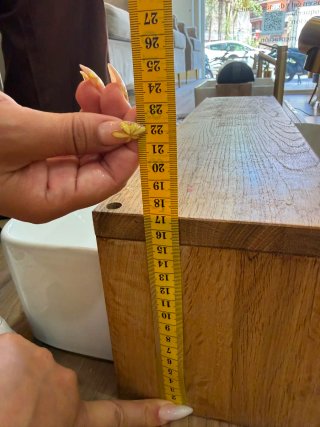 Estantería de madera rústica