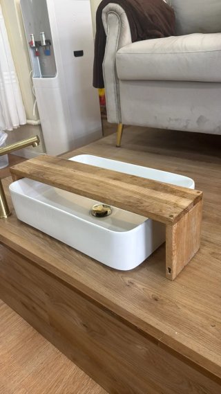 Estantería de madera rústica