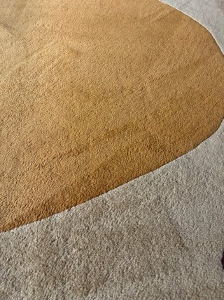 Alfombra de lana beige y naranja