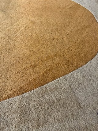 Alfombra de lana beige y naranja