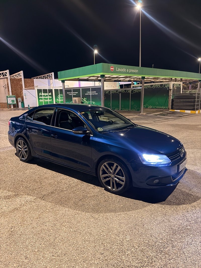 Volkswagen Jetta 2012 - foto 1