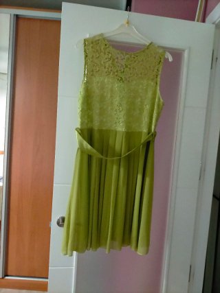 Vestido fiesta verde encaje y falda plisada