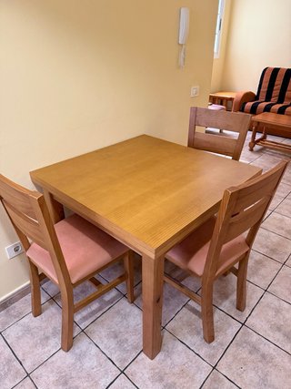 Conjunto mesa y 4 sillas comedor madera