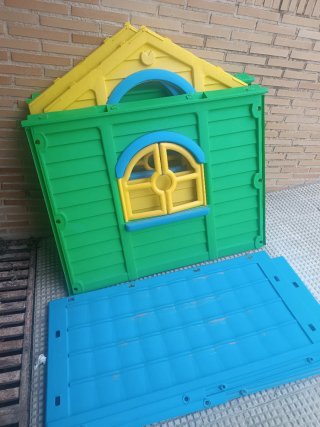 Casita de plástico infantil