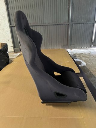 Asiento y volante de carreras