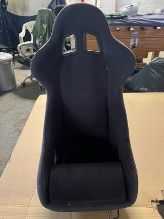 Asiento y volante de carreras