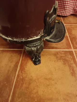 Estufa Hergom Marrón y Negra