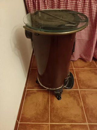 Estufa Hergom Marrón y Negra