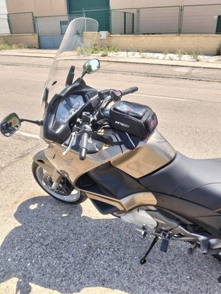 Honda Deauville 700 ABS Negra/Dorada