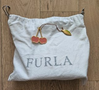 Bolso Furla Piel Crema Charm Cereza