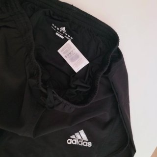 Conjunto de pantalones cortos Adidas y Decathlon