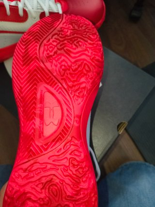 Botines Under Armour Rojos y Blancos