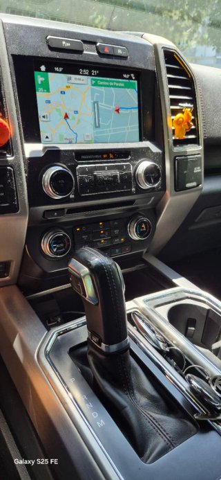 FORD F150 LOBO PLATINUM