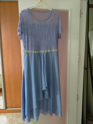 Vestido de fiesta morado con plateado