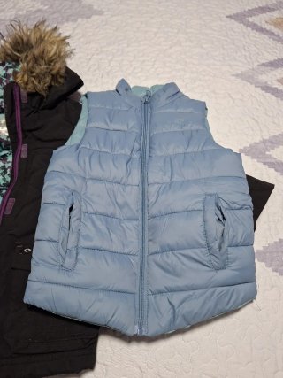 Abrigo niña Quechua negro y morado talla 4 y 5