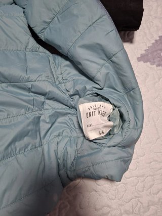 Abrigo niña Quechua negro y morado talla 4 y 5