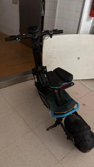 Patinete Cecotec con asiento
