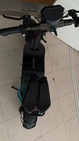 Patinete Cecotec con asiento