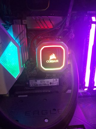 Torre Gaming, mas pantalla msi