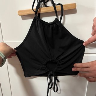 Top negro halter con cordones