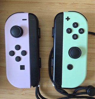 Nintendo Switch + 4 Juegos + 4 Joy-Con+Mando+Funda