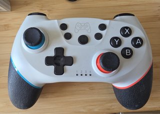 Nintendo Switch + 4 Juegos + 4 Joy-Con+Mando+Funda