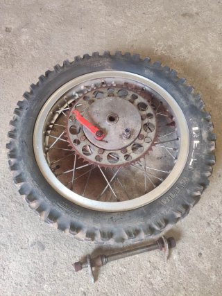 Rueda Montesa Enduro con portazapatas y Eje